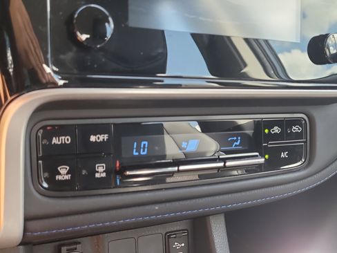 Used 2019 Toyota Corolla SE FWD image 22