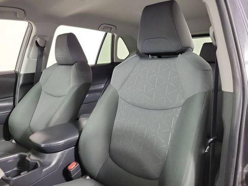 Used 2025 Toyota RAV4 XLE FWD image 20