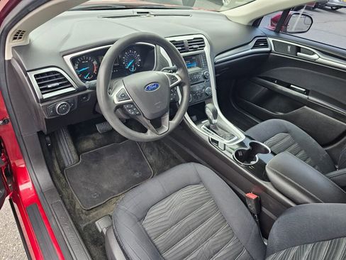 Used 2016 Ford Fusion SE FWD image 2