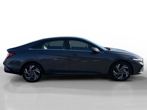 Certified 2025 Hyundai Elantra Limited image 6