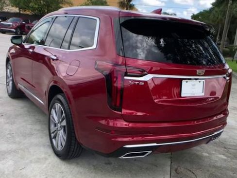 Certified 2023 Cadillac XT6 Premium Luxury FWD image 11