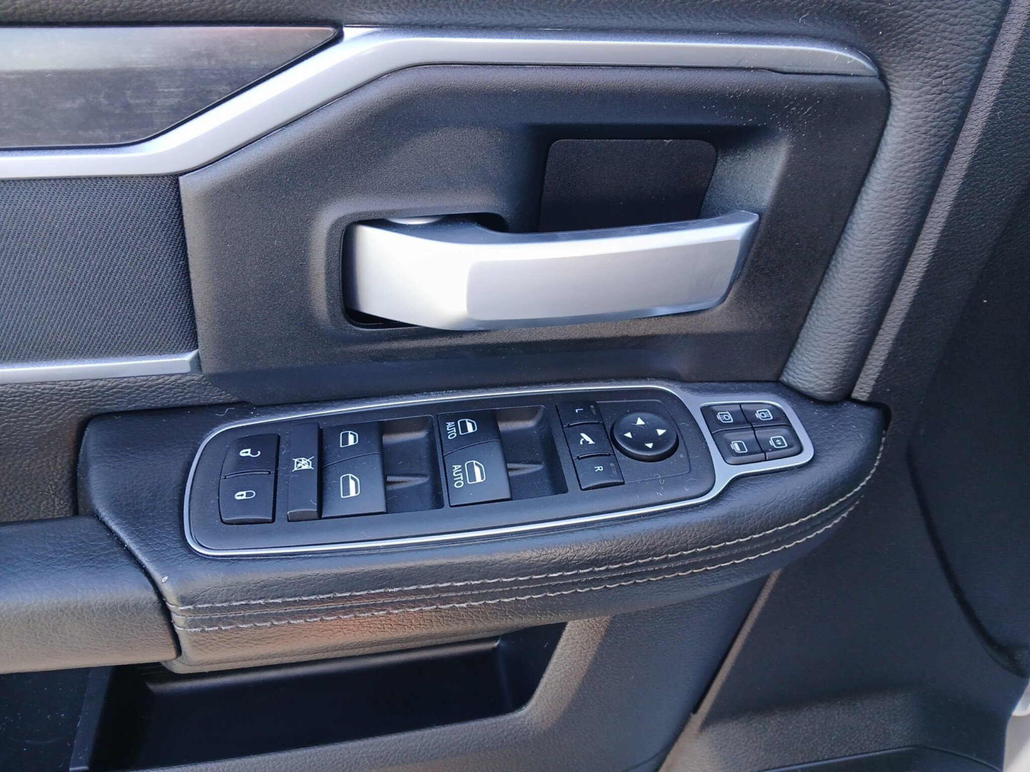 Certified 2024 RAM 2500 Big Horn w/ Night Edition AWD/4WD image 40