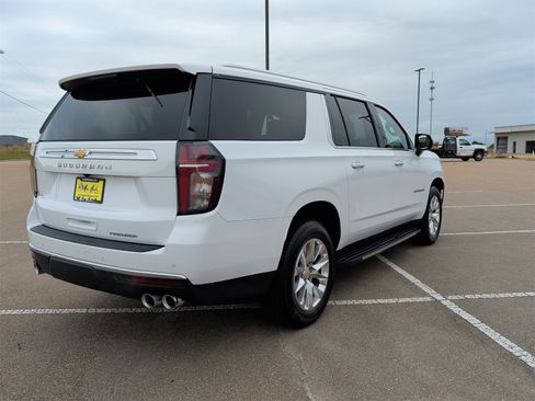 Used 2023 Chevrolet Suburban Premier image 8