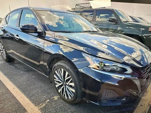 Used 2023 Nissan Altima 2.5 SV AWD/4WD image 11