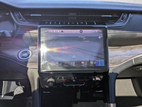 Used 2024 Jeep Grand Cherokee Limited image 14