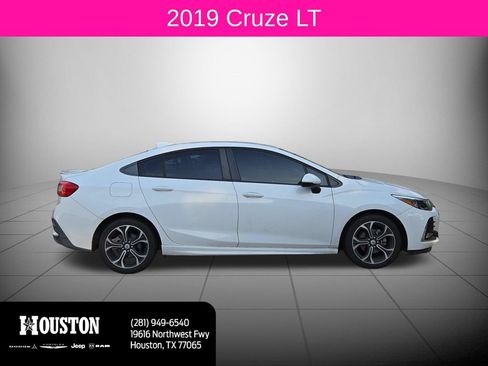 Used 2019 Chevrolet Cruze LT w/ RS Package FWD image 2