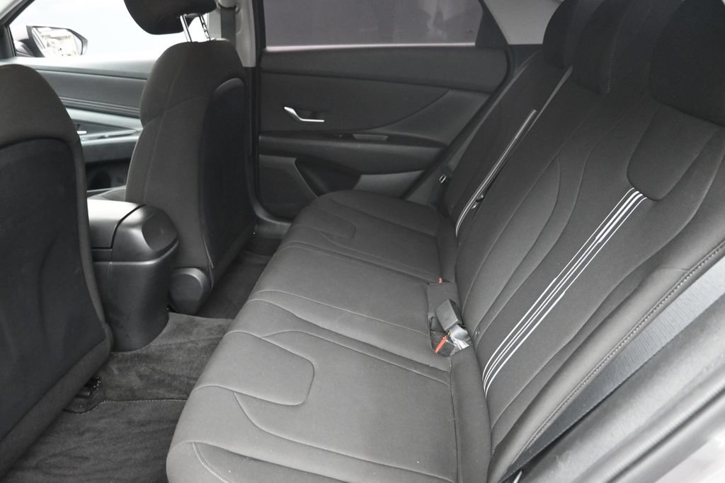 Used 2023 Hyundai Elantra SEL w/ Convenience Package FWD image 12