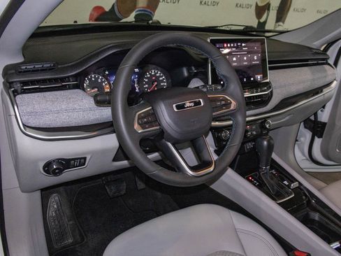 Used 2022 Jeep Compass Latitude AWD/4WD image 5