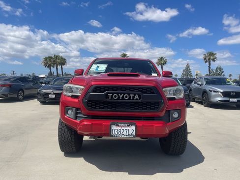 Used 2018 Toyota Tacoma TRD Sport RWD image 6