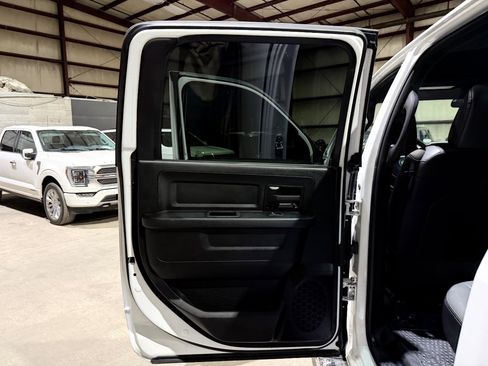 Used 2022 RAM 2500 Tradesman w/ Chrome Appearance Group AWD/4WD image 13