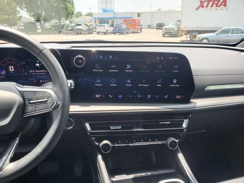 Used 2026 Chevrolet Traverse LT AWD/4WD image 15