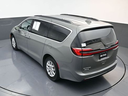 Used 2022 Chrysler Pacifica Touring-L image 23