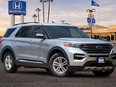 Used 2023 Ford Explorer XLT w/ Equipment Group 202A RWD image 2