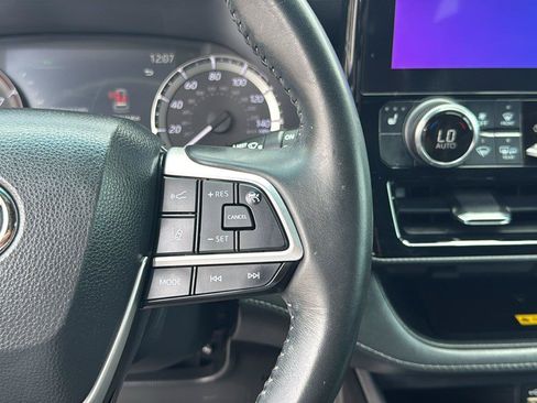 Used 2023 Toyota Highlander XSE FWD image 19