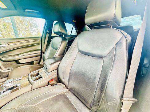 Used 2014 Chrysler 300 C RWD image 11