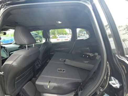 Used 2025 Subaru Forester Premium AWD/4WD image 11