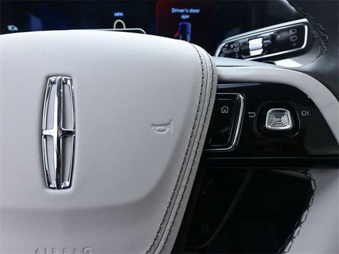 Used 2025 Lincoln Aviator Reserve w/ Equipment Group 201A image 14