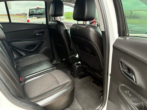 Used 2019 Chevrolet Trax LT w/ LT Convenience Package AWD/4WD image 31