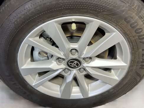 Used 2025 Toyota Camry LE w/ Convenience Package FWD image 14