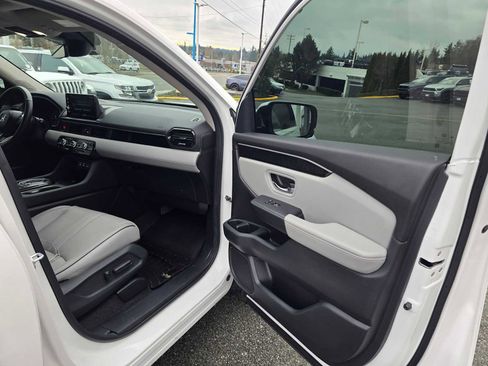 Used 2024 Honda Pilot Elite image 10