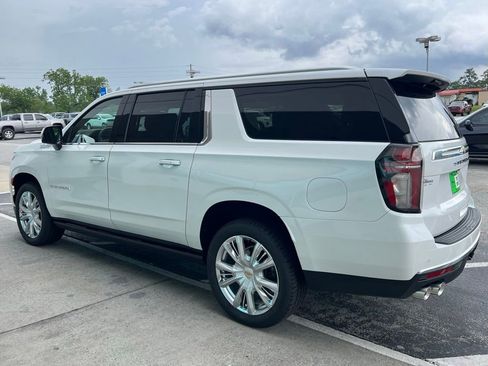 Used 2023 Chevrolet Suburban High Country w/ Premium Package 2 AWD/4WD image 24