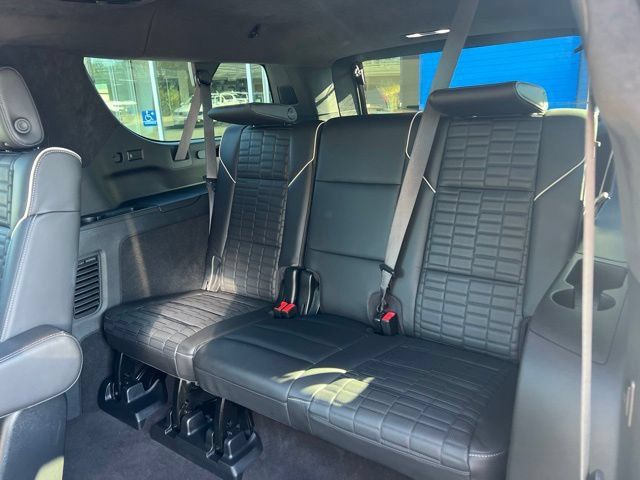 Used 2024 Cadillac Escalade ESV V w/ Heavy-Duty Trailer Package AWD/4WD image 24