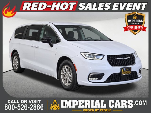 Used 2026 Chrysler Pacifica Select FWD image 1