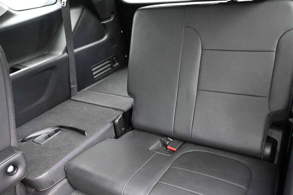 Used 2021 Chevrolet Traverse LT FWD image 16