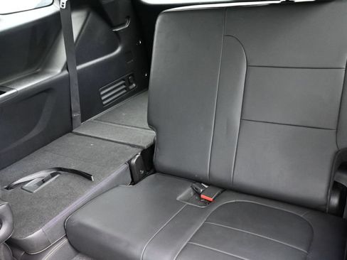 Used 2021 Chevrolet Traverse LT FWD image 16