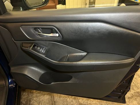 Used 2025 Nissan Rogue SV AWD/4WD image 17
