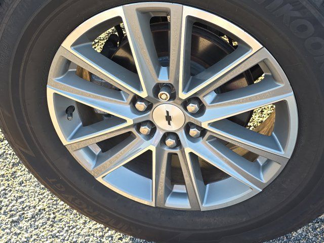 Used 2022 Chevrolet Traverse LT FWD image 11