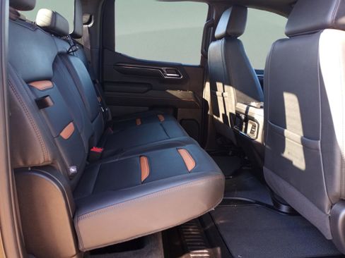 Used 2024 GMC Sierra 1500 AT4 w/ Technology Package image 33