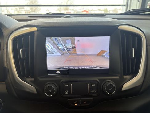 Used 2024 GMC Terrain SLT w/ Infotainment Package II image 16