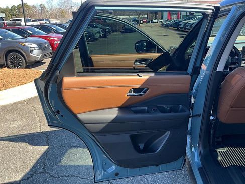 New 2026 Nissan Pathfinder Platinum image 21