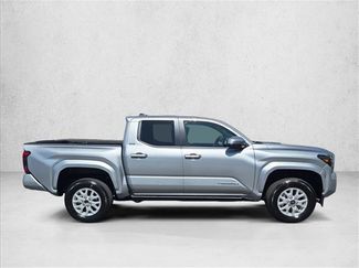 Used 2024 Toyota Tacoma SR5 AWD/4WD video 4