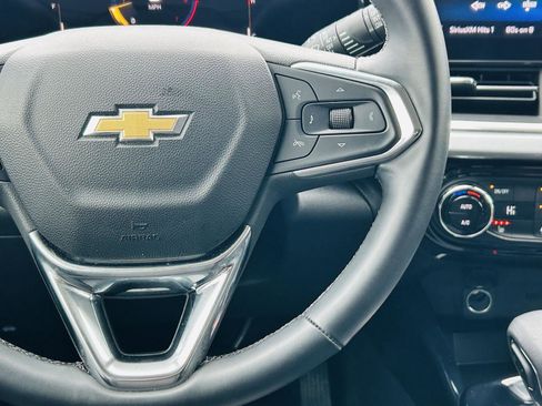 Used 2025 Chevrolet Trax LT w/ Driver Confidence Package image 17