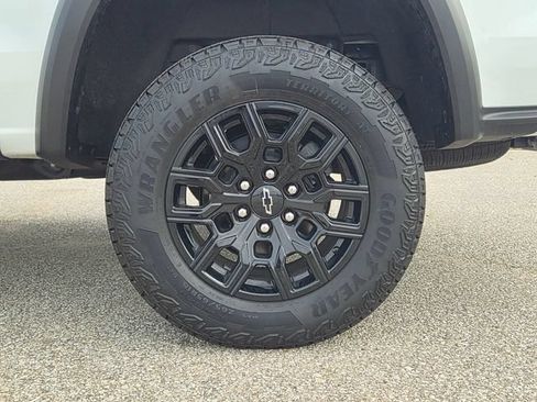 Used 2024 Chevrolet Colorado Trail Boss w/ Advanced Trailering Package AWD/4WD image 9