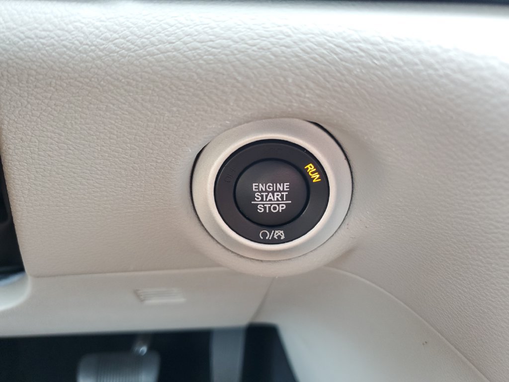 Used 2024 Chrysler Pacifica Touring-L FWD image 22