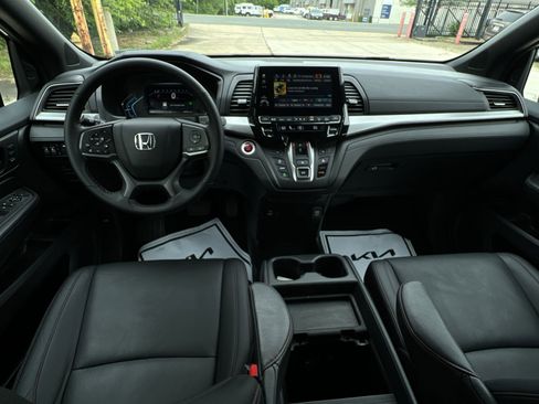 Used 2024 Honda Odyssey Sport image 40