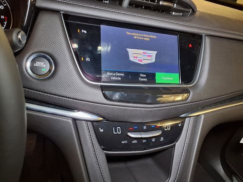 Used 2025 Cadillac XT5 Premium Luxury image 18