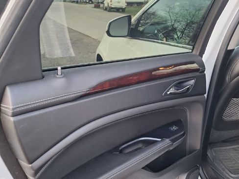 Used 2015 Cadillac SRX Luxury w/ Driver Awareness Package image 9