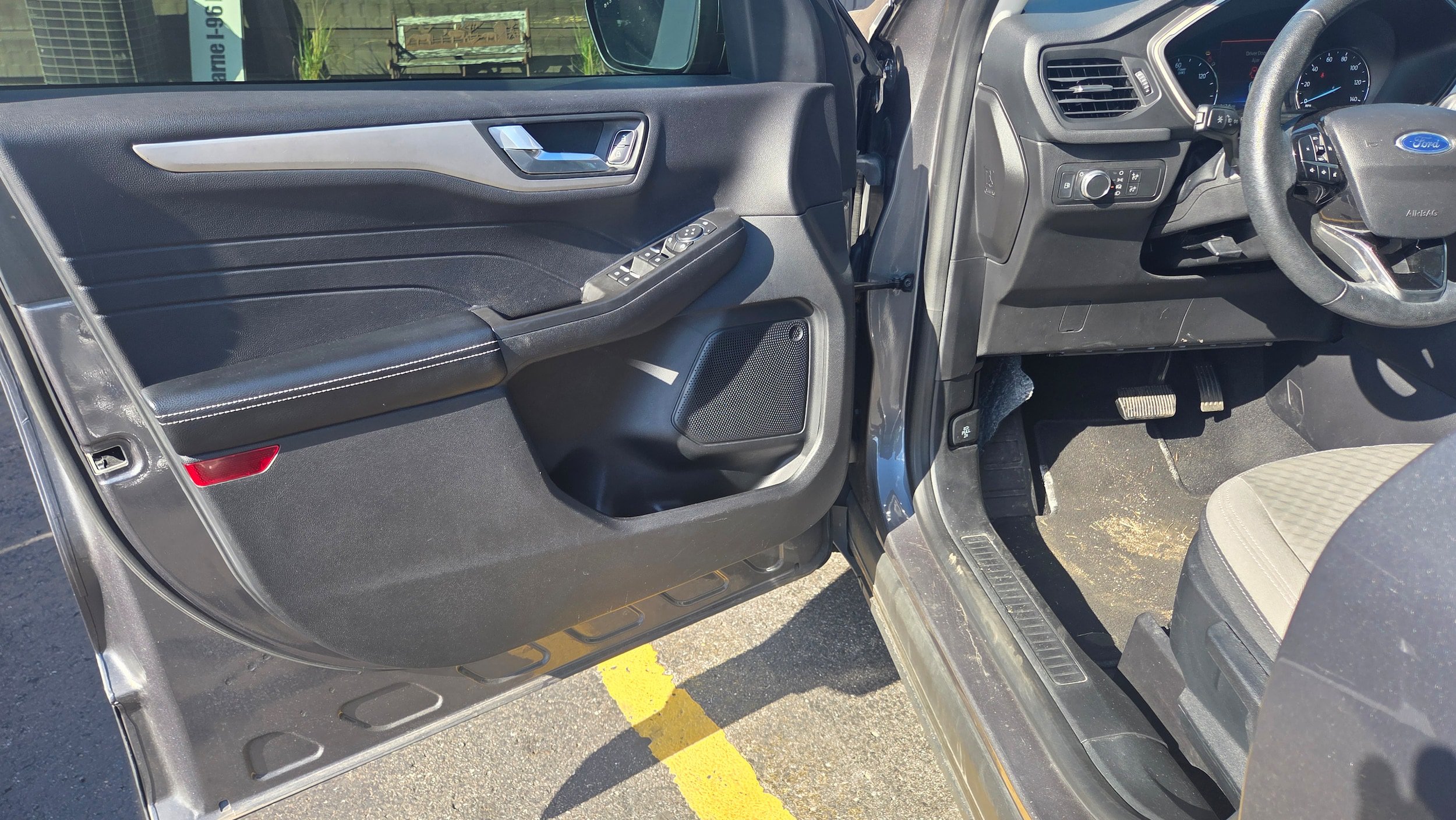 Used 2021 Ford Escape SE w/ Cold Weather Package AWD/4WD image 4
