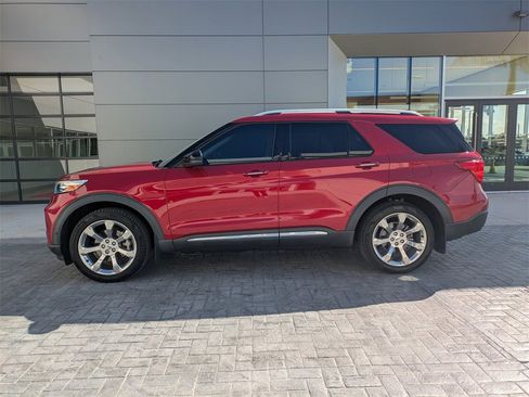 Used 2020 Ford Explorer Platinum w/ Premium Technology Package image 7