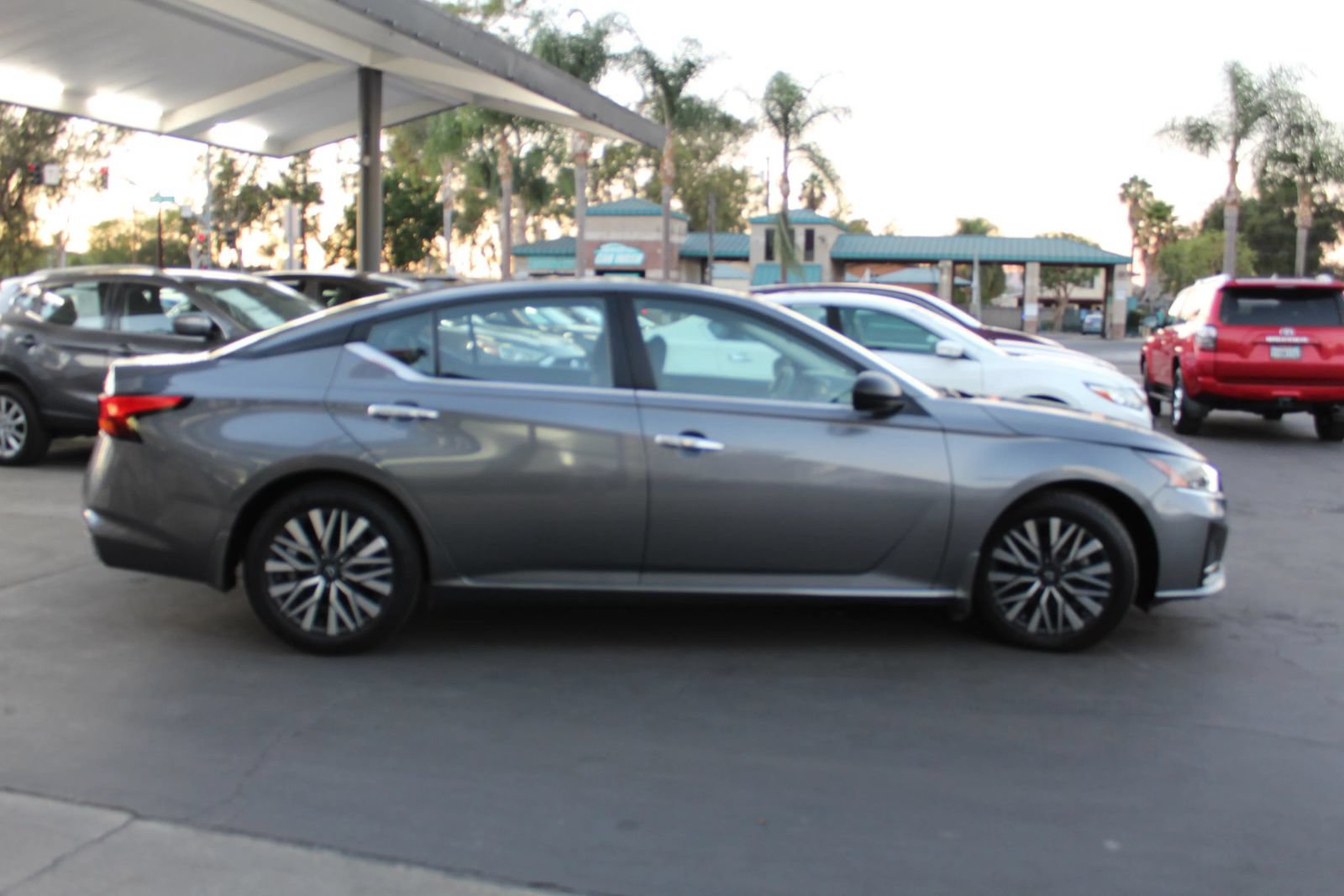 Used 2024 Nissan Altima 2.5 SV FWD image 6