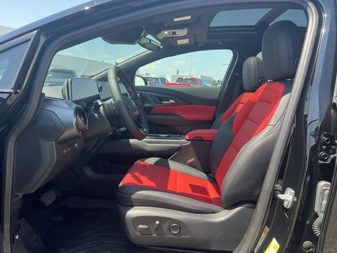 New 2025 Chevrolet Equinox EV RS image 4