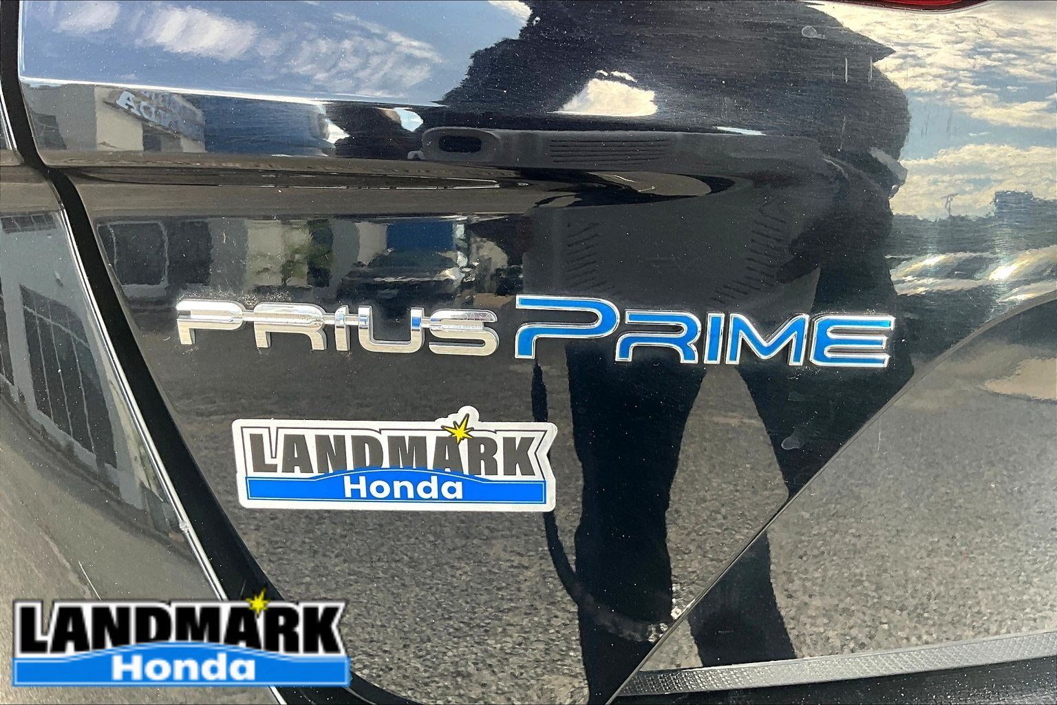 Used 2021 Toyota Prius Prime LE w/ Carpet Mat Package (TMS) FWD image 32