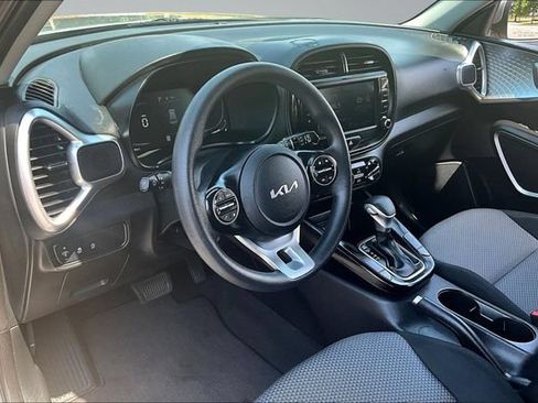 Certified 2023 Kia Soul LX w/ LX Technology Package FWD image 16