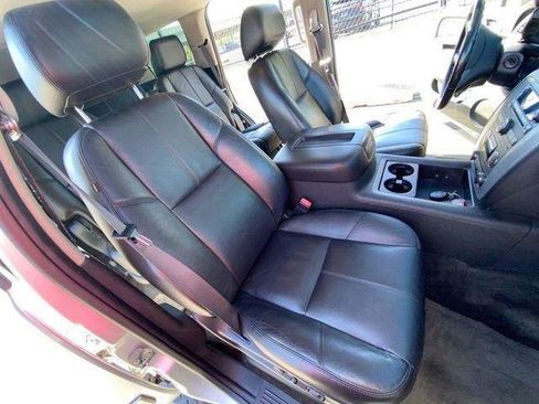Used 2011 Chevrolet Tahoe LT w/ Luxury Package AWD/4WD image 6