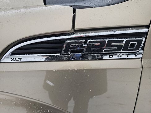 Used 2011 Ford F250 XLT w/ XLT Premium Pkg image 12
