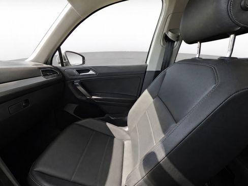 Used 2020 Volkswagen Tiguan SE w/ Panoramic Sunroof Package AWD/4WD image 13